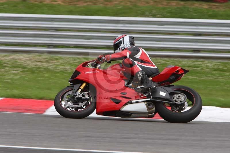 Motorcycle action photographs;Trackday digital images;brands;brands hatch photographs;event digital images;eventdigitalimages;motor racing london;no limits trackday;peter wileman photography;trackday;trackday photos