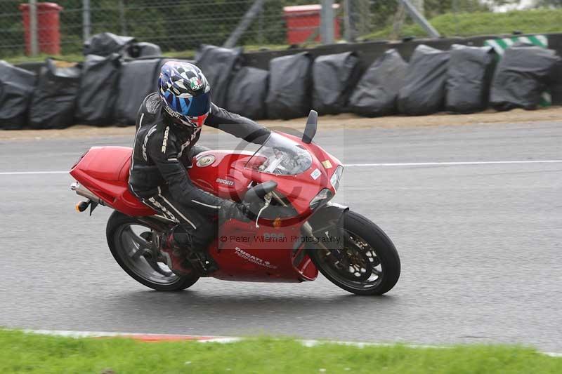 Motorcycle action photographs;Trackday digital images;brands;brands hatch photographs;event digital images;eventdigitalimages;motor racing london;no limits trackday;peter wileman photography;trackday;trackday photos