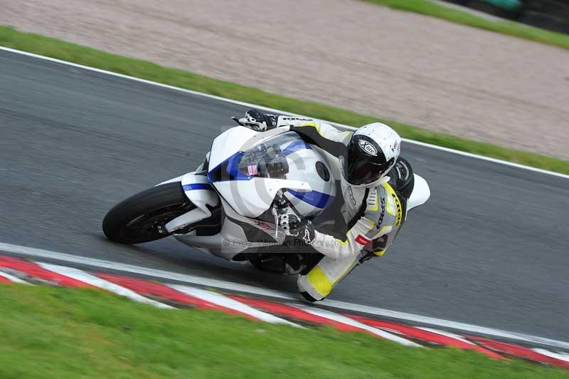 Motorcycle action photographs;Trackday digital images;event digital images;eventdigitalimages;no limits trackday;oulton park;oulton park circuit cheshire;oulton park photographs;peter wileman photography;trackday;trackday photos