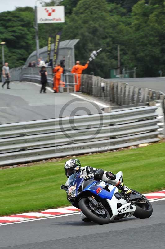 Motorcycle action photographs;Trackday digital images;event digital images;eventdigitalimages;no limits trackday;oulton park;oulton park circuit cheshire;oulton park photographs;peter wileman photography;trackday;trackday photos