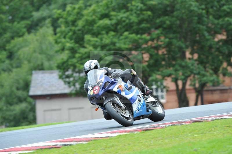 Motorcycle action photographs;Trackday digital images;event digital images;eventdigitalimages;no limits trackday;oulton park;oulton park circuit cheshire;oulton park photographs;peter wileman photography;trackday;trackday photos
