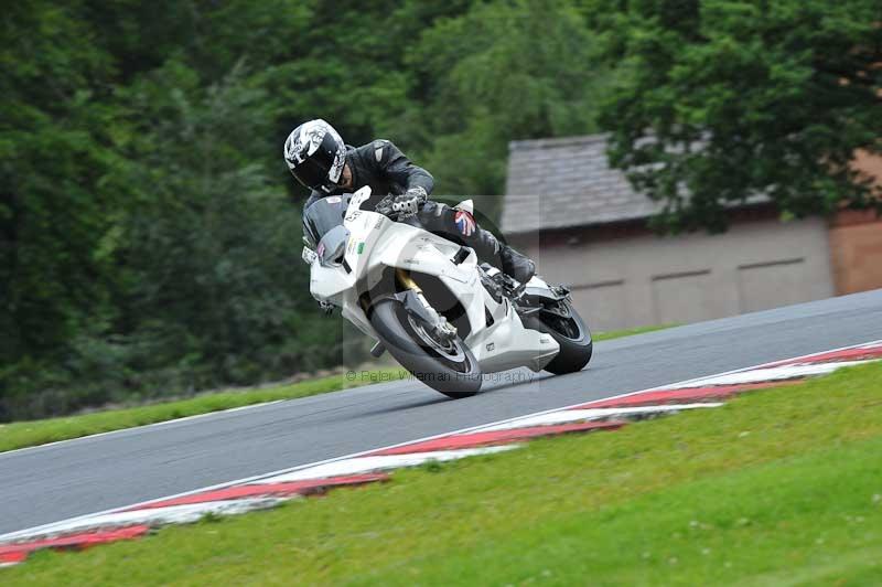 Motorcycle action photographs;Trackday digital images;event digital images;eventdigitalimages;no limits trackday;oulton park;oulton park circuit cheshire;oulton park photographs;peter wileman photography;trackday;trackday photos