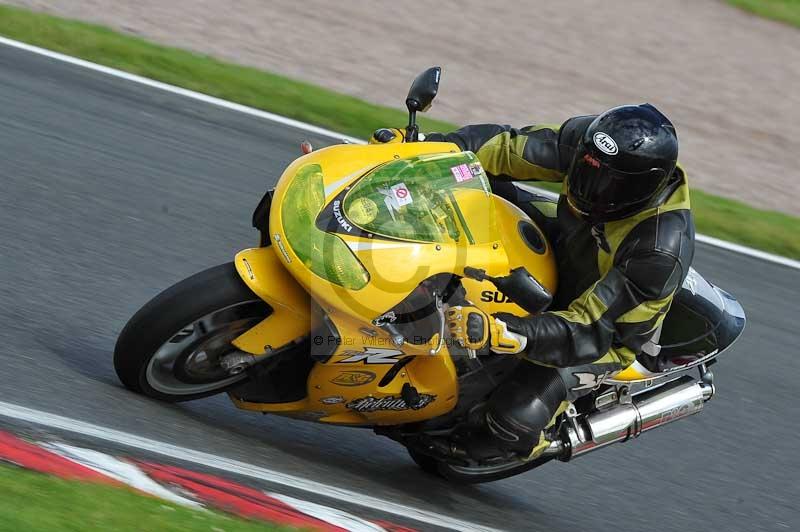 Motorcycle action photographs;Trackday digital images;event digital images;eventdigitalimages;no limits trackday;oulton park;oulton park circuit cheshire;oulton park photographs;peter wileman photography;trackday;trackday photos
