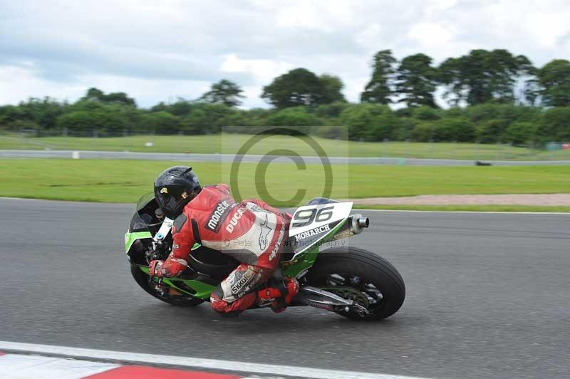 Motorcycle action photographs;Trackday digital images;event digital images;eventdigitalimages;no limits trackday;oulton park;oulton park circuit cheshire;oulton park photographs;peter wileman photography;trackday;trackday photos