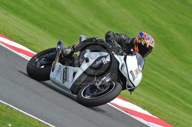 Motorcycle action photographs;Trackday digital images;event digital images;eventdigitalimages;no limits trackday;oulton park;oulton park circuit cheshire;oulton park photographs;peter wileman photography;trackday;trackday photos