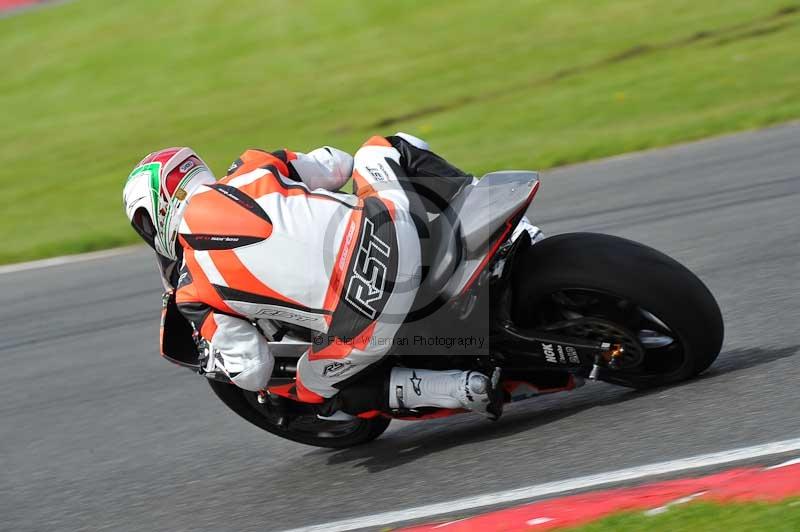 Motorcycle action photographs;Trackday digital images;event digital images;eventdigitalimages;no limits trackday;oulton park;oulton park circuit cheshire;oulton park photographs;peter wileman photography;trackday;trackday photos
