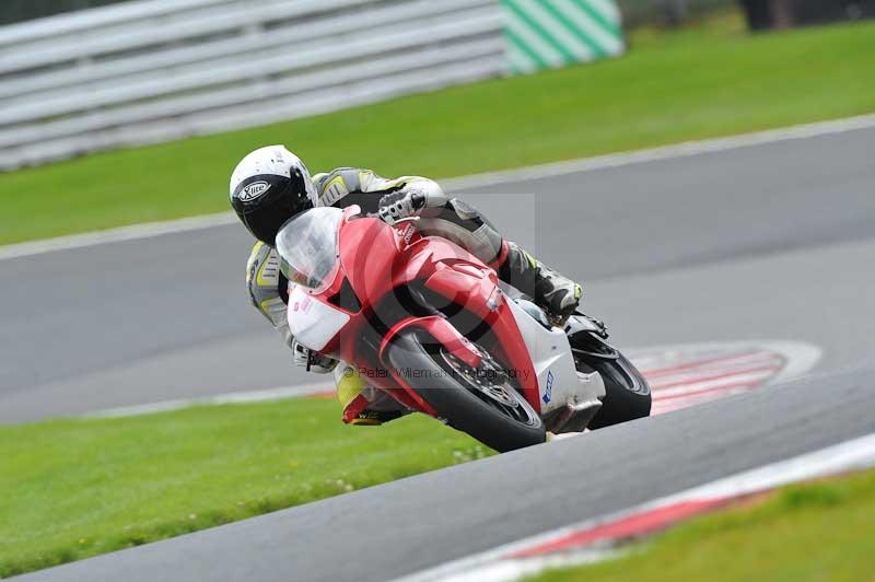 Motorcycle action photographs;Trackday digital images;event digital images;eventdigitalimages;no limits trackday;oulton park;oulton park circuit cheshire;oulton park photographs;peter wileman photography;trackday;trackday photos
