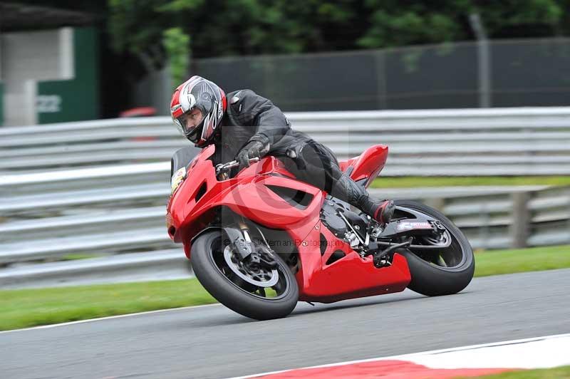 Motorcycle action photographs;Trackday digital images;event digital images;eventdigitalimages;no limits trackday;oulton park;oulton park circuit cheshire;oulton park photographs;peter wileman photography;trackday;trackday photos