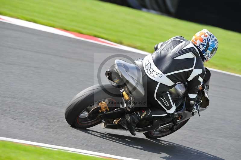 Motorcycle action photographs;Trackday digital images;event digital images;eventdigitalimages;no limits trackday;oulton park;oulton park circuit cheshire;oulton park photographs;peter wileman photography;trackday;trackday photos