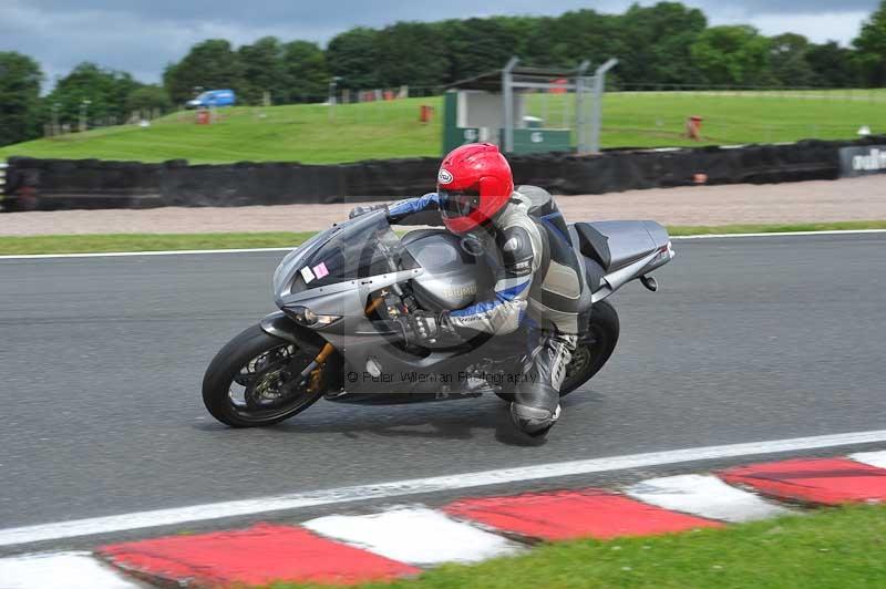 Motorcycle action photographs;Trackday digital images;event digital images;eventdigitalimages;no limits trackday;oulton park;oulton park circuit cheshire;oulton park photographs;peter wileman photography;trackday;trackday photos