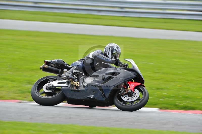 Motorcycle action photographs;Trackday digital images;event digital images;eventdigitalimages;no limits trackday;oulton park;oulton park circuit cheshire;oulton park photographs;peter wileman photography;trackday;trackday photos