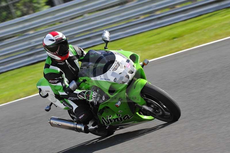 Motorcycle action photographs;Trackday digital images;event digital images;eventdigitalimages;no limits trackday;oulton park;oulton park circuit cheshire;oulton park photographs;peter wileman photography;trackday;trackday photos