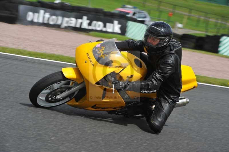 Motorcycle action photographs;Trackday digital images;event digital images;eventdigitalimages;no limits trackday;oulton park;oulton park circuit cheshire;oulton park photographs;peter wileman photography;trackday;trackday photos