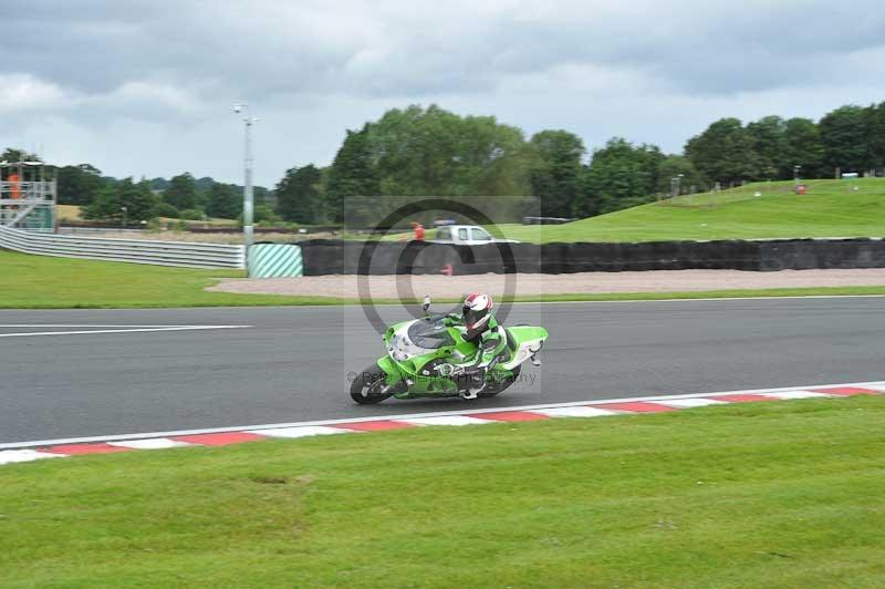 Motorcycle action photographs;Trackday digital images;event digital images;eventdigitalimages;no limits trackday;oulton park;oulton park circuit cheshire;oulton park photographs;peter wileman photography;trackday;trackday photos