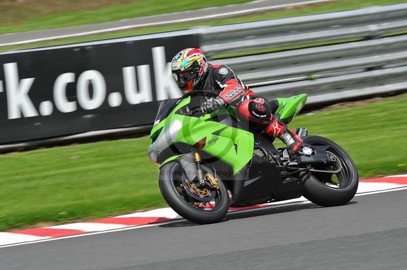 Motorcycle action photographs;Trackday digital images;event digital images;eventdigitalimages;no limits trackday;oulton park;oulton park circuit cheshire;oulton park photographs;peter wileman photography;trackday;trackday photos