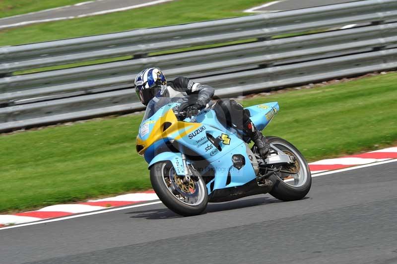Motorcycle action photographs;Trackday digital images;event digital images;eventdigitalimages;no limits trackday;oulton park;oulton park circuit cheshire;oulton park photographs;peter wileman photography;trackday;trackday photos