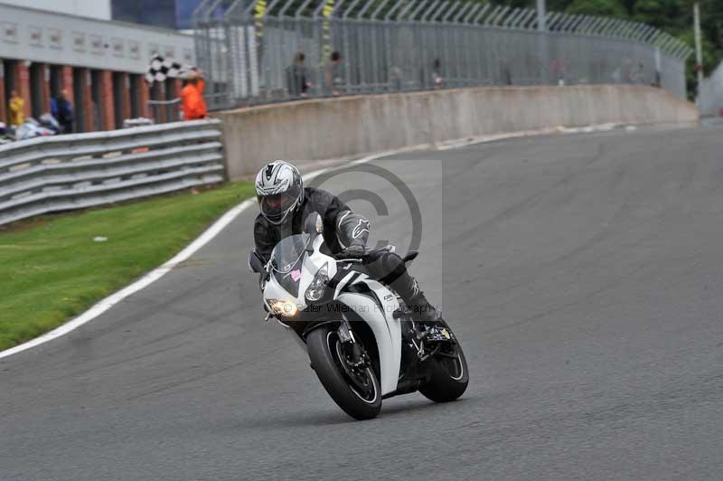 Motorcycle action photographs;Trackday digital images;event digital images;eventdigitalimages;no limits trackday;oulton park;oulton park circuit cheshire;oulton park photographs;peter wileman photography;trackday;trackday photos