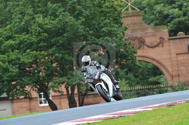 Motorcycle action photographs;Trackday digital images;event digital images;eventdigitalimages;no limits trackday;oulton park;oulton park circuit cheshire;oulton park photographs;peter wileman photography;trackday;trackday photos