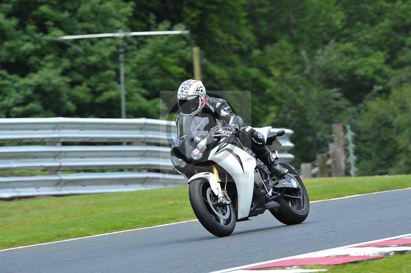 Motorcycle action photographs;Trackday digital images;event digital images;eventdigitalimages;no limits trackday;oulton park;oulton park circuit cheshire;oulton park photographs;peter wileman photography;trackday;trackday photos