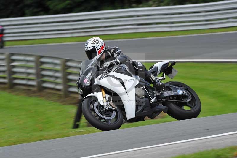Motorcycle action photographs;Trackday digital images;event digital images;eventdigitalimages;no limits trackday;oulton park;oulton park circuit cheshire;oulton park photographs;peter wileman photography;trackday;trackday photos