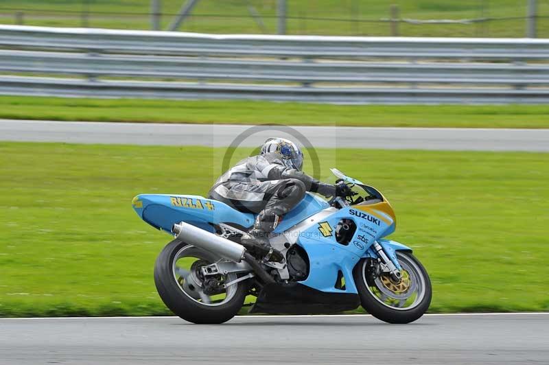 Motorcycle action photographs;Trackday digital images;event digital images;eventdigitalimages;no limits trackday;oulton park;oulton park circuit cheshire;oulton park photographs;peter wileman photography;trackday;trackday photos