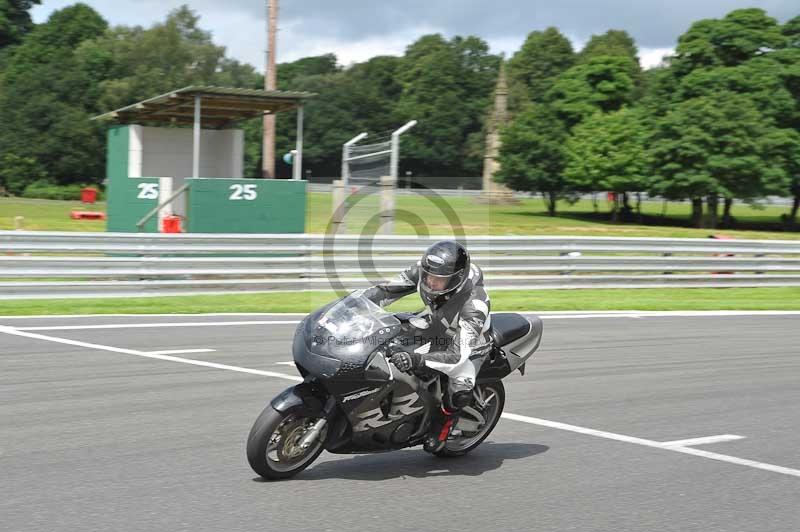Motorcycle action photographs;Trackday digital images;event digital images;eventdigitalimages;no limits trackday;oulton park;oulton park circuit cheshire;oulton park photographs;peter wileman photography;trackday;trackday photos