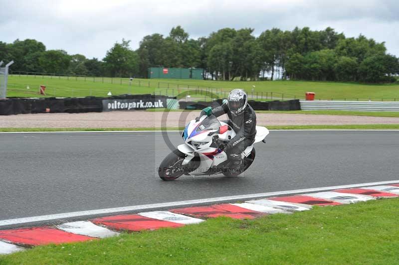 Motorcycle action photographs;Trackday digital images;event digital images;eventdigitalimages;no limits trackday;oulton park;oulton park circuit cheshire;oulton park photographs;peter wileman photography;trackday;trackday photos