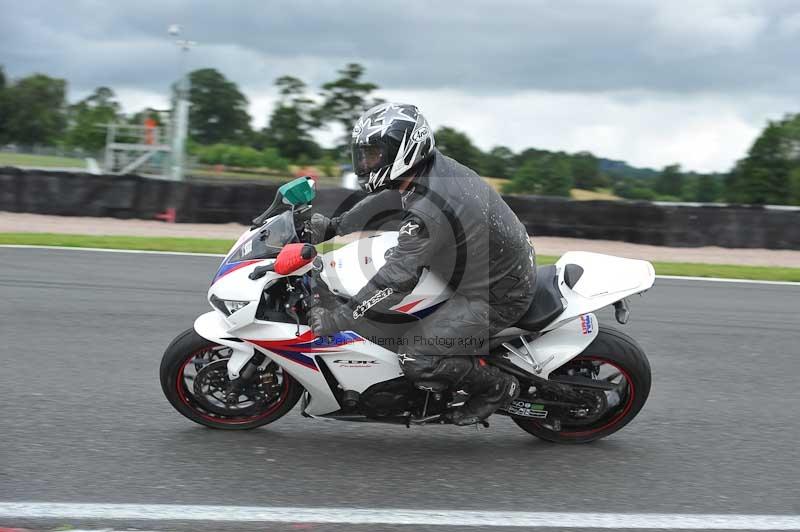 Motorcycle action photographs;Trackday digital images;event digital images;eventdigitalimages;no limits trackday;oulton park;oulton park circuit cheshire;oulton park photographs;peter wileman photography;trackday;trackday photos