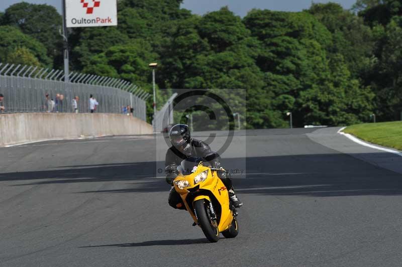 Motorcycle action photographs;Trackday digital images;event digital images;eventdigitalimages;no limits trackday;oulton park;oulton park circuit cheshire;oulton park photographs;peter wileman photography;trackday;trackday photos