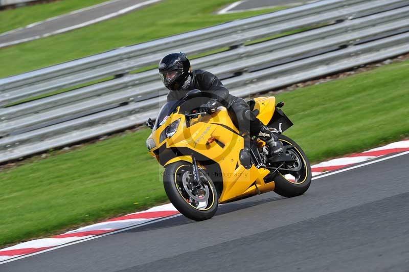 Motorcycle action photographs;Trackday digital images;event digital images;eventdigitalimages;no limits trackday;oulton park;oulton park circuit cheshire;oulton park photographs;peter wileman photography;trackday;trackday photos