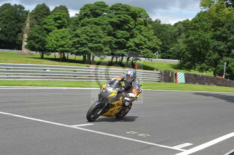 Motorcycle action photographs;Trackday digital images;event digital images;eventdigitalimages;no limits trackday;oulton park;oulton park circuit cheshire;oulton park photographs;peter wileman photography;trackday;trackday photos