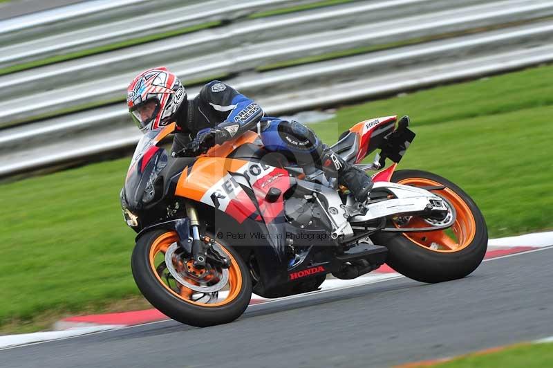 Motorcycle action photographs;Trackday digital images;event digital images;eventdigitalimages;no limits trackday;oulton park;oulton park circuit cheshire;oulton park photographs;peter wileman photography;trackday;trackday photos