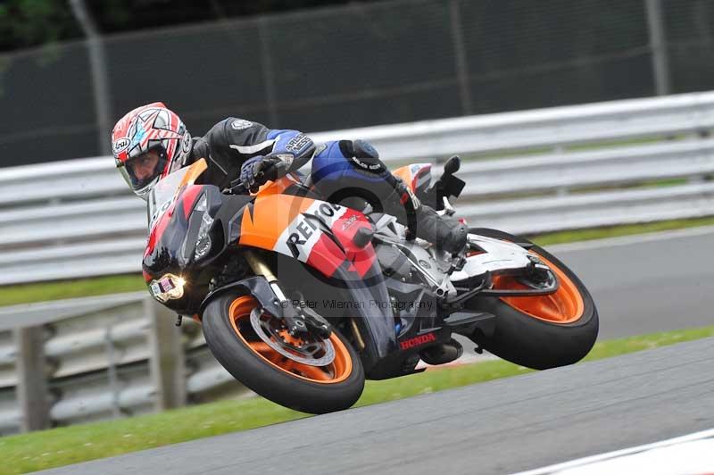 Motorcycle action photographs;Trackday digital images;event digital images;eventdigitalimages;no limits trackday;oulton park;oulton park circuit cheshire;oulton park photographs;peter wileman photography;trackday;trackday photos