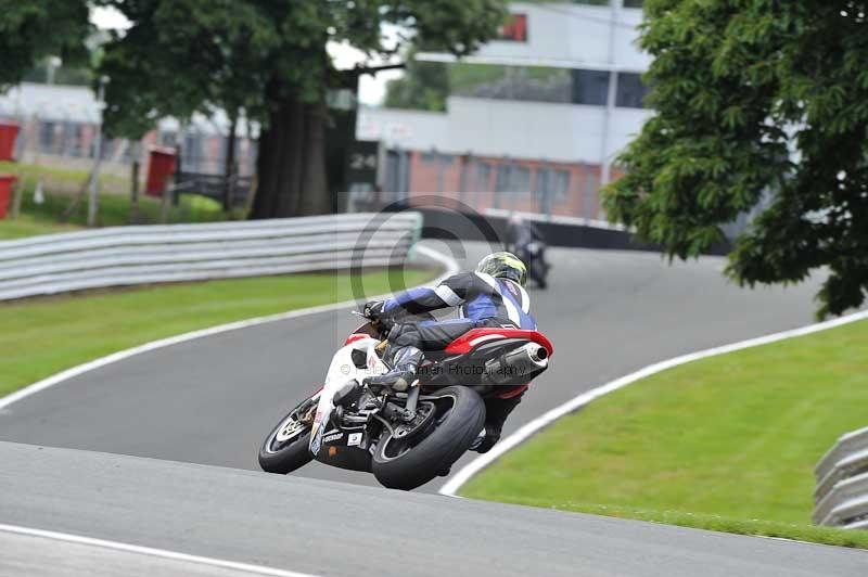 Motorcycle action photographs;Trackday digital images;event digital images;eventdigitalimages;no limits trackday;oulton park;oulton park circuit cheshire;oulton park photographs;peter wileman photography;trackday;trackday photos
