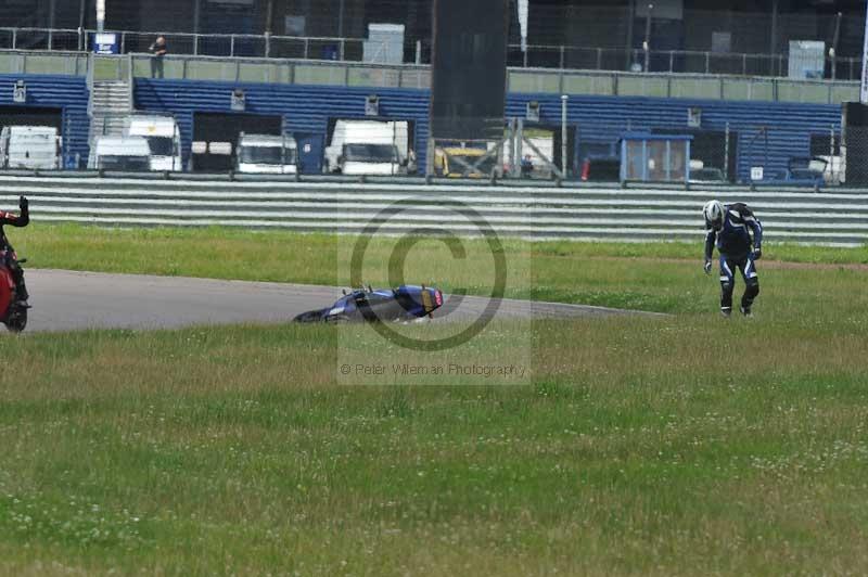 Rockingham no limits trackday;enduro digital images;event digital images;eventdigitalimages;no limits trackdays;peter wileman photography;racing digital images;rockingham raceway northamptonshire;rockingham trackday photographs;trackday digital images;trackday photos