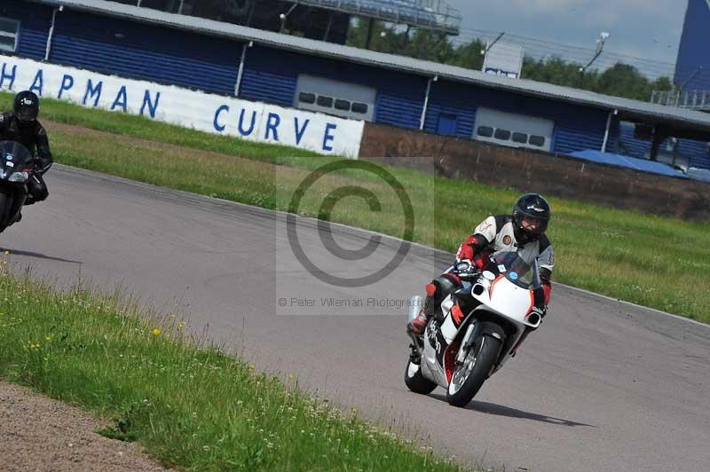 Rockingham no limits trackday;enduro digital images;event digital images;eventdigitalimages;no limits trackdays;peter wileman photography;racing digital images;rockingham raceway northamptonshire;rockingham trackday photographs;trackday digital images;trackday photos