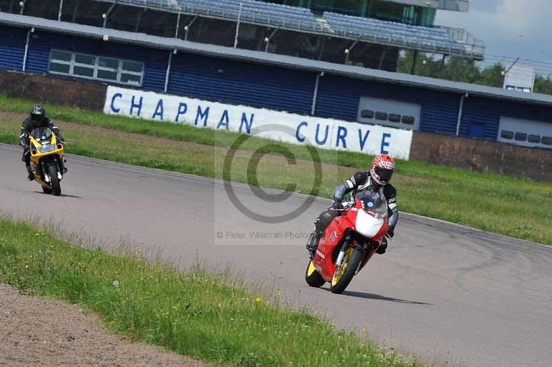 Rockingham no limits trackday;enduro digital images;event digital images;eventdigitalimages;no limits trackdays;peter wileman photography;racing digital images;rockingham raceway northamptonshire;rockingham trackday photographs;trackday digital images;trackday photos