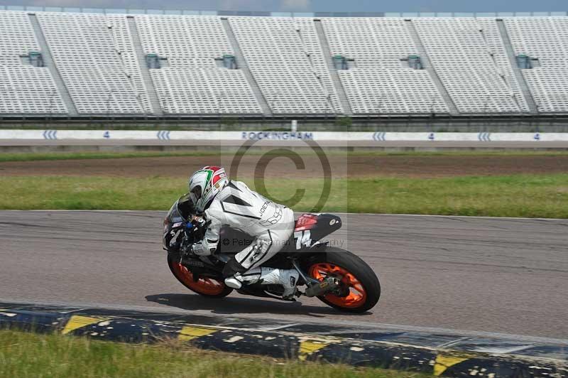 Motorcycle action photographs;Rockingham;Rockingham photographs;Trackday digital images;event digital images;eventdigitalimages;no limits trackday;peter wileman photography;rockingham corby northamptonshire;trackday;trackday photos