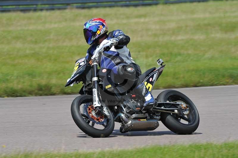 Motorcycle action photographs;Rockingham;Rockingham photographs;Trackday digital images;event digital images;eventdigitalimages;no limits trackday;peter wileman photography;rockingham corby northamptonshire;trackday;trackday photos