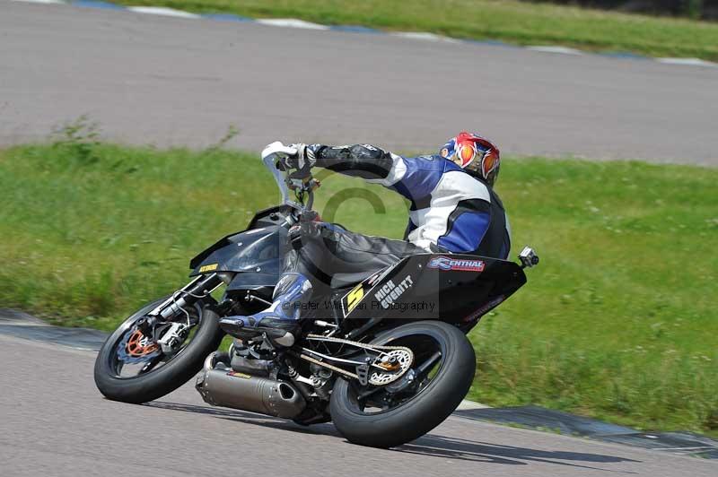 Motorcycle action photographs;Rockingham;Rockingham photographs;Trackday digital images;event digital images;eventdigitalimages;no limits trackday;peter wileman photography;rockingham corby northamptonshire;trackday;trackday photos