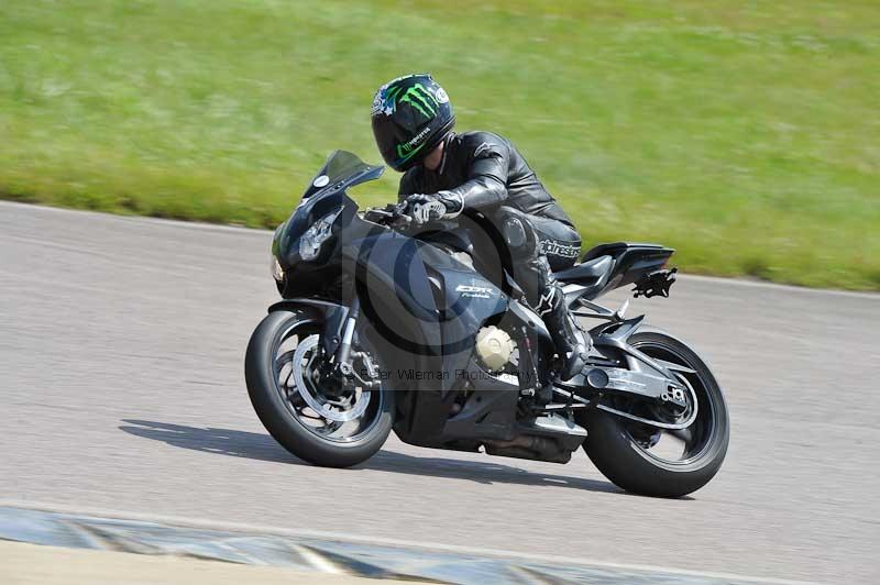 Motorcycle action photographs;Rockingham;Rockingham photographs;Trackday digital images;event digital images;eventdigitalimages;no limits trackday;peter wileman photography;rockingham corby northamptonshire;trackday;trackday photos