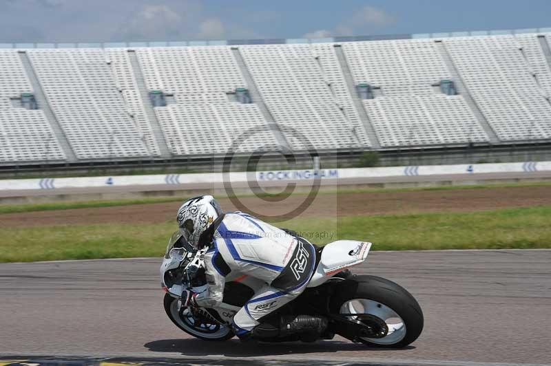 Motorcycle action photographs;Rockingham;Rockingham photographs;Trackday digital images;event digital images;eventdigitalimages;no limits trackday;peter wileman photography;rockingham corby northamptonshire;trackday;trackday photos