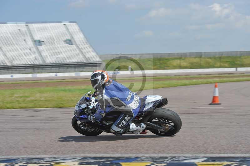 Motorcycle action photographs;Rockingham;Rockingham photographs;Trackday digital images;event digital images;eventdigitalimages;no limits trackday;peter wileman photography;rockingham corby northamptonshire;trackday;trackday photos