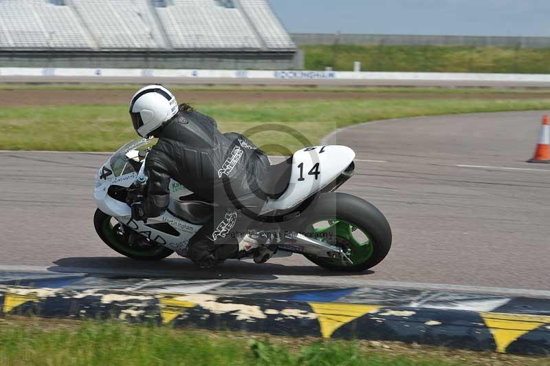 Motorcycle action photographs;Rockingham;Rockingham photographs;Trackday digital images;event digital images;eventdigitalimages;no limits trackday;peter wileman photography;rockingham corby northamptonshire;trackday;trackday photos
