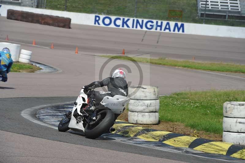 Motorcycle action photographs;Rockingham;Rockingham photographs;Trackday digital images;event digital images;eventdigitalimages;no limits trackday;peter wileman photography;rockingham corby northamptonshire;trackday;trackday photos