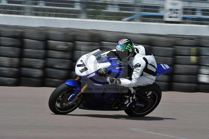 Motorcycle action photographs;Rockingham;Rockingham photographs;Trackday digital images;event digital images;eventdigitalimages;no limits trackday;peter wileman photography;rockingham corby northamptonshire;trackday;trackday photos
