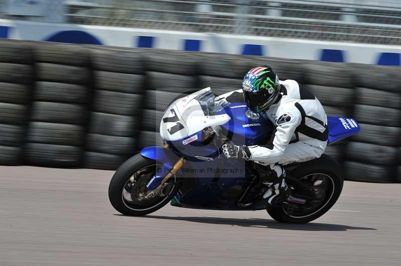 Motorcycle action photographs;Rockingham;Rockingham photographs;Trackday digital images;event digital images;eventdigitalimages;no limits trackday;peter wileman photography;rockingham corby northamptonshire;trackday;trackday photos