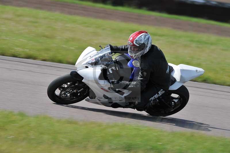 Motorcycle action photographs;Rockingham;Rockingham photographs;Trackday digital images;event digital images;eventdigitalimages;no limits trackday;peter wileman photography;rockingham corby northamptonshire;trackday;trackday photos