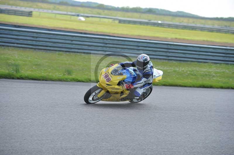 Motorcycle action photographs;Rockingham;Rockingham photographs;Trackday digital images;event digital images;eventdigitalimages;no limits trackday;peter wileman photography;rockingham corby northamptonshire;trackday;trackday photos