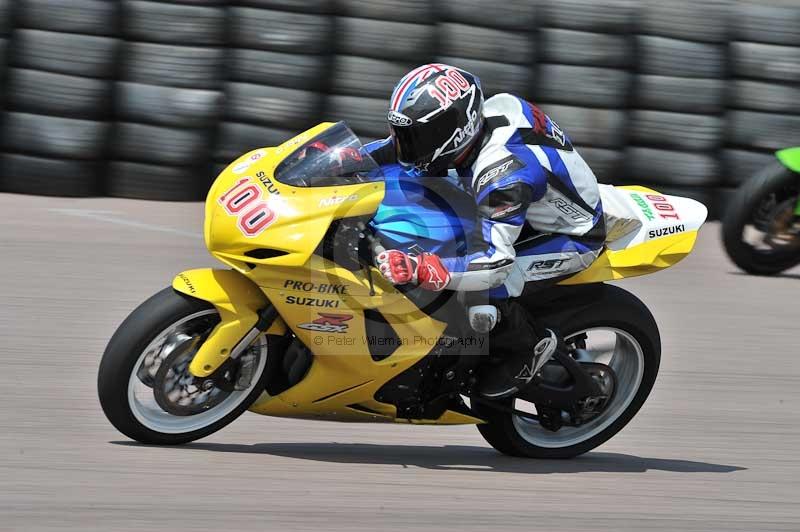 Motorcycle action photographs;Rockingham;Rockingham photographs;Trackday digital images;event digital images;eventdigitalimages;no limits trackday;peter wileman photography;rockingham corby northamptonshire;trackday;trackday photos